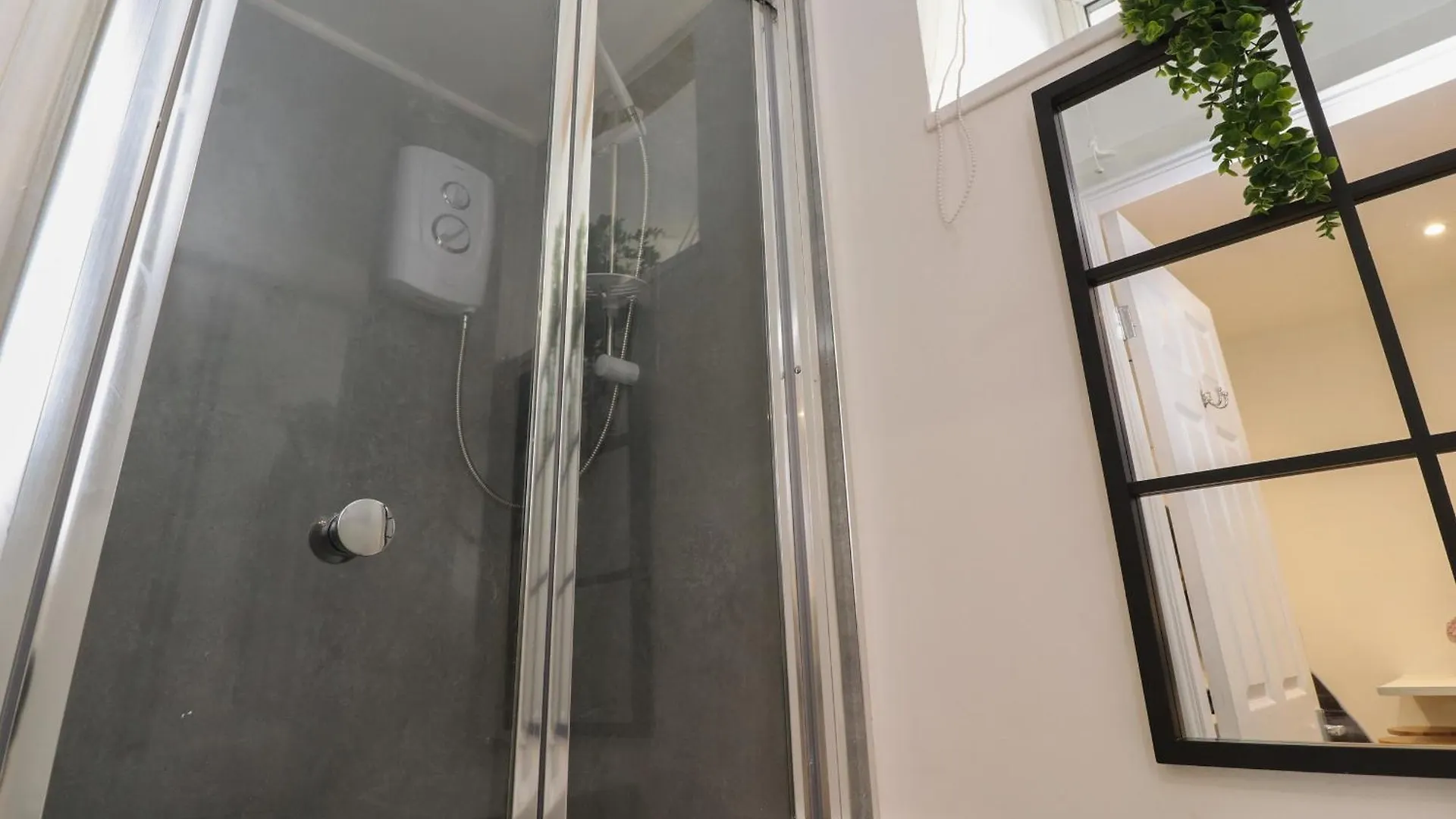 Basement Flat 43 Villa Keighley